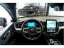 Volvo XC60 2.0 T6 AWD 247kW/336pk Aut8 MJ2027, NIEUW €82.042! Plug-in Ultra Black Ed. LUCHTVERING + HARMAN/KARDON + PANORAMADAK + EL.TREKHAAK + HEAD-UP + PILOT ASSIST + STOELVERWARMING V&A + STUURVERWARMING + 360 CAMERA + 21" LM-VELGEN!!