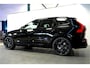 Volvo XC60 2.0 T6 AWD 247kW/336pk Aut8 MJ2027, NIEUW €82.042! Plug-in Ultra Black Ed. LUCHTVERING + HARMAN/KARDON + PANORAMADAK + EL.TREKHAAK + HEAD-UP + PILOT ASSIST + STOELVERWARMING V&A + STUURVERWARMING + 360 CAMERA + 21" LM-VELGEN!!