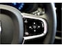 Volvo XC60 2.0 T6 AWD 247kW/336pk Aut8 MJ2027, NIEUW €82.042! Plug-in Ultra Black Ed. LUCHTVERING + HARMAN/KARDON + PANORAMADAK + EL.TREKHAAK + HEAD-UP + PILOT ASSIST + STOELVERWARMING V&A + STUURVERWARMING + 360 CAMERA + 21" LM-VELGEN!!