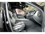 Volvo XC60 2.0 T6 AWD 247kW/336pk Aut8 MJ2027, NIEUW €82.042! Plug-in Ultra Black Ed. LUCHTVERING + HARMAN/KARDON + PANORAMADAK + EL.TREKHAAK + HEAD-UP + PILOT ASSIST + STOELVERWARMING V&A + STUURVERWARMING + 360 CAMERA + 21" LM-VELGEN!!