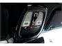 Volvo XC60 2.0 T6 AWD 247kW/336pk Aut8 MJ2027, NIEUW €82.042! Plug-in Ultra Black Ed. LUCHTVERING + HARMAN/KARDON + PANORAMADAK + EL.TREKHAAK + HEAD-UP + PILOT ASSIST + STOELVERWARMING V&A + STUURVERWARMING + 360 CAMERA + 21" LM-VELGEN!!