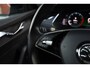 Skoda Octavia Combi 1.0 TSI 110pk Business Edition Plus Camera Stoelverwarming ACC Getint Glas 18-inch Sfeerverlichting