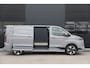Ford E-Transit Custom 340 L2H1 Sport 71 kWh 218pk - 2x Schuif - ACC - B&O - Navi - Stoel/Stuurverwarming - 360 Camera - Trekhaak - Rijklaar
