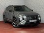 Hyundai Tucson NW AUTO 4WD 288PK N LINE + 1.6 T-GDI PHEV SKY PANO CAMERA STOELVERWARM 19" LMV ZWARTE HEMEL STUURVERW. PLUG IN HYBRIDE 4X4 AWD