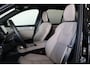 Volvo XC90 T8 Recharge AWD Ultra Dark Exec. Ed. - Luchtvering - Panorama/schuifdak - IntelliSafe Assist & Surround - 360º Camera - Bowers & Wilkins audio - Adaptieve LED koplampen - Verwarmde voorstoelen, stuur & achterbank - Parkeersensoren voor & achter - Elektr. bedienb. voorstoelen met geheugen - Head up display - Draadloze tel. lader - Extra getint glas - 22' LMV