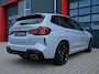 BMW X3 xDrive30e M-Sport Shadow Line | Pano | 360 | Laser Led | Vernasca Leder | Carplay / Android | Trekhaak | Stuurwielverwarming | Stoelverwarming | Keyless | Head-Up | Cruise | Digital Dash | Sfeerverlichting | 20'' LM | Comfort Acces | Dodehoek