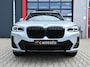 BMW X3 xDrive30e M-Sport Shadow Line | Pano | 360 | Laser Led | Vernasca Leder | Carplay / Android | Trekhaak | Stuurwielverwarming | Stoelverwarming | Keyless | Head-Up | Cruise | Digital Dash | Sfeerverlichting | 20'' LM | Comfort Acces | Dodehoek