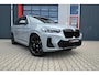 BMW X3 xDrive30e M-Sport Shadow Line | Pano | 360 | Laser Led | Vernasca Leder | Carplay / Android | Trekhaak | Stuurwielverwarming | Stoelverwarming | Keyless | Head-Up | Cruise | Digital Dash | Sfeerverlichting | 20'' LM | Comfort Acces | Dodehoek