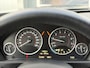 BMW 3-Serie Touring 318i High Executive 136pk | Bluetooth | Cruise control | Elektrisch bedienbare achterklep | LED koplampen | Parkeersensor voor en achter | Rondomzicht camera | Voorstoelen verwarmd | Zeer nette auto!