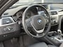BMW 3-Serie Touring 318i High Executive 136pk | Bluetooth | Cruise control | Elektrisch bedienbare achterklep | LED koplampen | Parkeersensor voor en achter | Rondomzicht camera | Voorstoelen verwarmd | Zeer nette auto!