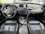 BMW 3-Serie Touring 318i High Executive 136pk | Bluetooth | Cruise control | Elektrisch bedienbare achterklep | LED koplampen | Parkeersensor voor en achter | Rondomzicht camera | Voorstoelen verwarmd | Zeer nette auto!