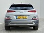 Hyundai Kona 1.6 GDI HEV Premium Sky / Fabrieksgarantie t/m 07-2027 / Schuif/open dak / Stoelverwarming / Lederen bekleding / Achteruitrijcamera / Apple CarPlay/Android Auto / Navigatiesysteem /