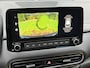 Hyundai Kona 1.6 GDI HEV Premium Sky / Fabrieksgarantie t/m 07-2027 / Schuif/open dak / Stoelverwarming / Lederen bekleding / Achteruitrijcamera / Apple CarPlay/Android Auto / Navigatiesysteem /