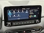 Hyundai Kona 1.6 GDI HEV Premium Sky / Fabrieksgarantie t/m 07-2027 / Schuif/open dak / Stoelverwarming / Lederen bekleding / Achteruitrijcamera / Apple CarPlay/Android Auto / Navigatiesysteem /