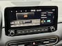 Hyundai Kona 1.6 GDI HEV Premium Sky / Fabrieksgarantie t/m 07-2027 / Schuif/open dak / Stoelverwarming / Lederen bekleding / Achteruitrijcamera / Apple CarPlay/Android Auto / Navigatiesysteem /