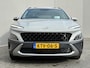 Hyundai Kona 1.6 GDI HEV Premium Sky / Fabrieksgarantie t/m 07-2027 / Schuif/open dak / Stoelverwarming / Lederen bekleding / Achteruitrijcamera / Apple CarPlay/Android Auto / Navigatiesysteem /