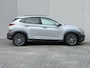 Hyundai Kona 1.6 GDI HEV Premium Sky / Fabrieksgarantie t/m 07-2027 / Schuif/open dak / Stoelverwarming / Lederen bekleding / Achteruitrijcamera / Apple CarPlay/Android Auto / Navigatiesysteem /