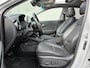 Hyundai Kona 1.6 GDI HEV Premium Sky / Fabrieksgarantie t/m 07-2027 / Schuif/open dak / Stoelverwarming / Lederen bekleding / Achteruitrijcamera / Apple CarPlay/Android Auto / Navigatiesysteem /