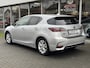 Lexus CT 200h Luxury Line | Leer, Geheugenfunctie, Stoelverwarming, Parkeersensoren, Navigatie, Camera, Licht + Regensensor