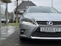 Lexus CT 200h Luxury Line | Leer, Geheugenfunctie, Stoelverwarming, Parkeersensoren, Navigatie, Camera, Licht + Regensensor