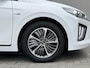 Hyundai Ioniq 1.6 GDi Comfort - Plus / Dealer Onderhouden / Stuur- & Stoelverwarming / Navigatie via Apple Carplay of Android Auto / Achteruitrijcamera / Cruise control / Parkeersensoren achter / Climate control /