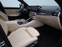 BMW 3-Serie Touring 330e xDrive | Automaat | LMV | Head up dsiplay | Trekhaak | Sfeer verlichting | Harman Kardon | Navigatie | Schuifdak | Stoel/Stuur verwarming | Virtual cockpit | Leder | Parkeer sensoren | Elec. achterklep | Virtual cockpit | 360 Camera | Climate control | Cruise control | DAB |