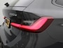 BMW 3-Serie Touring 330e xDrive | Automaat | LMV | Head up dsiplay | Trekhaak | Sfeer verlichting | Harman Kardon | Navigatie | Schuifdak | Stoel/Stuur verwarming | Virtual cockpit | Leder | Parkeer sensoren | Elec. achterklep | Virtual cockpit | 360 Camera | Climate control | Cruise control | DAB |