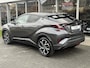 Toyota C-HR / C-HR+ 1.8 Hybrid Bi-Tone Plus | Leer, Stoel + Stuurverwarming, Navigatie, Dodehoekherkenning, Parkeersensoren