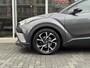 Toyota C-HR / C-HR+ 1.8 Hybrid Bi-Tone Plus | Leer, Stoel + Stuurverwarming, Navigatie, Dodehoekherkenning, Parkeersensoren