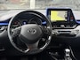 Toyota C-HR / C-HR+ 1.8 Hybrid Bi-Tone Plus | Leer, Stoel + Stuurverwarming, Navigatie, Dodehoekherkenning, Parkeersensoren