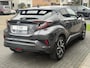Toyota C-HR / C-HR+ 1.8 Hybrid Bi-Tone Plus | Leer, Stoel + Stuurverwarming, Navigatie, Dodehoekherkenning, Parkeersensoren
