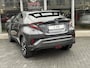 Toyota C-HR / C-HR+ 1.8 Hybrid Bi-Tone Plus | Leer, Stoel + Stuurverwarming, Navigatie, Dodehoekherkenning, Parkeersensoren