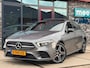 Mercedes-Benz A-klasse 250e AMG PANO l 360 l ASSISTENTIE l SFEER l EL-STOEL l MATRIX l CARPLAY l DEALER OND