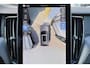 Volvo XC60 T6 Recharge AWD Ultra Black Edition - Luchtvering - Panorama/schuifdak - IntelliSafe Assist & Surround - 360º Camera - Harman/Kardon audio - Adaptieve LED koplampen - Verwarmde voorstoelen, stuur & achterbank - Parkeersensoren voor & achter - Elektr. bedienb. voorstoelen met geheugen - Head up display - Draadloze tel. lader - Extra getint glas - Inklapbare trekhaak - 21' LMV