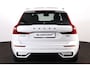 Volvo XC60 T6 Recharge AWD Ultra Black Edition - Luchtvering - Panorama/schuifdak - IntelliSafe Assist & Surround - 360º Camera - Harman/Kardon audio - Adaptieve LED koplampen - Verwarmde voorstoelen, stuur & achterbank - Parkeersensoren voor & achter - Elektr. bedienb. voorstoelen met geheugen - Head up display - Draadloze tel. lader - Extra getint glas - Inklapbare trekhaak - 21' LMV