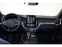 Volvo XC60 T6 Recharge AWD Ultra Black Edition - Luchtvering - Panorama/schuifdak - IntelliSafe Assist & Surround - 360º Camera - Harman/Kardon audio - Adaptieve LED koplampen - Verwarmde voorstoelen, stuur & achterbank - Parkeersensoren voor & achter - Elektr. bedienb. voorstoelen met geheugen - Head up display - Draadloze tel. lader - Extra getint glas - Inklapbare trekhaak - 21' LMV
