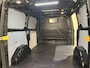 Ford Transit Custom 300 2.0 TDCI L1H1 Trend 130 PK Automaat / Euro 6 / Schuifdeur L + R / Airco / CarPlay / Cruise Control Adap. / Trekhaak / Xenon / Navigatie / 3-Zits / 27.300 KM !!