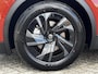 Toyota C-HR / C-HR+ First Edition 77 kWh PREMIUM KLEUR EL-ACHTERKLEP BLIND-SPOT CLIMA STOEL/STUURVERWARMING APPLE/ANDROID