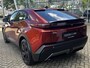 Toyota C-HR / C-HR+ First Edition 77 kWh PREMIUM KLEUR EL-ACHTERKLEP BLIND-SPOT CLIMA STOEL/STUURVERWARMING APPLE/ANDROID
