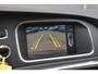 Volvo V40 Cross Country T3 Polar+ Luxury Amber Licht interieur | Panoramadak | HarmanKardon Premium Sound | Achterruitrijcamera | KeyLess | Stoelverwarming | Navigatiesysteem | Extra getint glas achter | 18'' lichtmetalen velgen