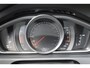Volvo V40 Cross Country T3 Polar+ Luxury Amber Licht interieur | Panoramadak | HarmanKardon Premium Sound | Achterruitrijcamera | KeyLess | Stoelverwarming | Navigatiesysteem | Extra getint glas achter | 18'' lichtmetalen velgen