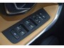 Volvo V40 Cross Country T3 Polar+ Luxury Amber Licht interieur | Panoramadak | HarmanKardon Premium Sound | Achterruitrijcamera | KeyLess | Stoelverwarming | Navigatiesysteem | Extra getint glas achter | 18'' lichtmetalen velgen