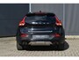 Volvo V40 Cross Country T3 Polar+ Luxury Amber Licht interieur | Panoramadak | HarmanKardon Premium Sound | Achterruitrijcamera | KeyLess | Stoelverwarming | Navigatiesysteem | Extra getint glas achter | 18'' lichtmetalen velgen