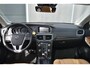 Volvo V40 Cross Country T3 Polar+ Luxury Amber Licht interieur | Panoramadak | HarmanKardon Premium Sound | Achterruitrijcamera | KeyLess | Stoelverwarming | Navigatiesysteem | Extra getint glas achter | 18'' lichtmetalen velgen