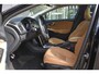 Volvo V40 Cross Country T3 Polar+ Luxury Amber Licht interieur | Panoramadak | HarmanKardon Premium Sound | Achterruitrijcamera | KeyLess | Stoelverwarming | Navigatiesysteem | Extra getint glas achter | 18'' lichtmetalen velgen