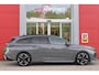 Peugeot 308 SW Peugeot 308 SW 1.2 Hybrid 145PK GT AUTOMAAT | PANORAMA SCHUIF/KANTEL DAK | AFNEEMBARE TREKHAAK | NAVIGATIE | SENSATION PACK: FOCAL HIFI SYSTEM (PREMIUM HIFI SYSTEEM MET 10 SPEAKERS)/DRAADLOZE TELEFOONLADER | 360° VISION & DRIVE ASSIST PLUS PACK: ACHTERUITRIJCAMERA 360° VISIOPARK 3 (4 CAMERA'S)/PARKEERHULP VOOR EN ACHTER/ANTI DIEFSTAL ALARM/PEUGEOT i-COCKPIT MET CONFIGUREERBAAR 3D-INSTRUMENTENPANEEL/CLEAN CABIN | | 18" LICHTMETALEN VELGEN "PORTLAND" | DRAADLOZE APPLE CARPLAY/ANDROID AUTO | KEYLESS ENTRY/START | SFEER VERLICHTING | ZWARTE HEMELBEKLEDING | FULL LED MATRIX KOPLAMPEN | VERLICHT LOGO | DODEHOEK DETECTIE |