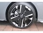 Peugeot 308 SW Peugeot 308 SW 1.2 Hybrid 145PK GT AUTOMAAT | PANORAMA SCHUIF/KANTEL DAK | AFNEEMBARE TREKHAAK | NAVIGATIE | SENSATION PACK: FOCAL HIFI SYSTEM (PREMIUM HIFI SYSTEEM MET 10 SPEAKERS)/DRAADLOZE TELEFOONLADER | 360° VISION & DRIVE ASSIST PLUS PACK: ACHTERUITRIJCAMERA 360° VISIOPARK 3 (4 CAMERA'S)/PARKEERHULP VOOR EN ACHTER/ANTI DIEFSTAL ALARM/PEUGEOT i-COCKPIT MET CONFIGUREERBAAR 3D-INSTRUMENTENPANEEL/CLEAN CABIN | | 18" LICHTMETALEN VELGEN "PORTLAND" | DRAADLOZE APPLE CARPLAY/ANDROID AUTO | KEYLESS ENTRY/START | SFEER VERLICHTING | ZWARTE HEMELBEKLEDING | FULL LED MATRIX KOPLAMPEN | VERLICHT LOGO | DODEHOEK DETECTIE |
