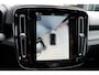 Volvo EC40 Single Motor Ext. Range 82 kWh Ultra Europa Black Edition | 20" Lichtmetalen velgen Black | Panoramadak | Microtech/Nubuck Stoelen| Verwarmbare voorstoelen+stuurwiel | Achterbank Verwarmd | Elektrisch bedienbare voorstoelen | 360 graden camera | Premium Audio by Harman Kardon | Warmtepomp | Adaptieve Cruise Control | Extra Getint Glas Achter|