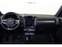 Volvo EX40 Extended Range Ultra 82 kWh - Panorama/schuifdak - IntelliSafe Assist & Surround - 360º Camera - Harman/Kardon audio - Verwarmde voorstoelen, stuur & achterbank - Parkeersensoren voor & achter - Elektr. bedienb. voorstoelen met geheugen links - Draadloze tel. lader - Warmtepomp - Extra getint glas - 19' LMV