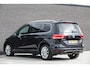 Volkswagen Touran 2.0Tdi 150Pk DSG6 | 7-Persoons | Highline | Achteruitrijcamera | Trekhaak | 17''